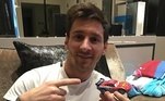 Nas redes sociais, logo que comprou a Ferrari, Messi comemorou a aquisição com bastante bom humor. Com um sorriso no rosto, o atacante do PSG publicou uma foto segurando uma miniatura do carro 