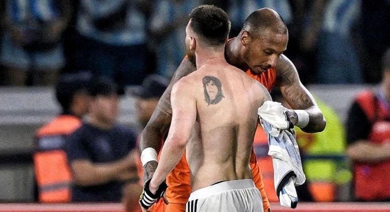 Goleiro de Curaçao, Eloy Room publicou nas redes sociais o momento especial com Lionel Messi
