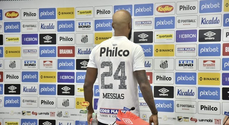 Messias foi apresentado com a camisa 24 do Santos