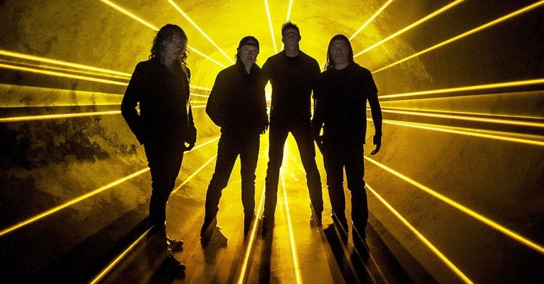 72 Seasons, Metallica - 7 de abrilO aguardado 11º álbum de estúdio dos roqueiros será lançado em abril, seguido de uma grandiosa turnê mundial. Entre as 12 canções inéditas do repertório da famosa banda, já conhecemos Lux Æterna
