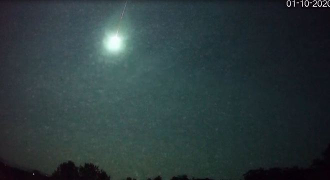 Momento exato da entrada do meteoro na atmosfera e depois vem o clarão