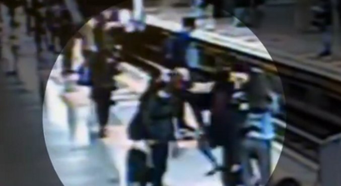 Homem tenta empurrar mulher nos trilhos do Metrô de SP