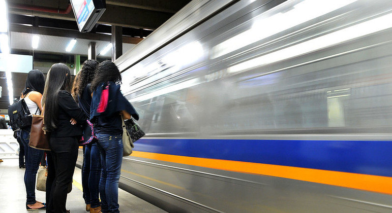 Assédio de mulheres no transporte público: entidades feministas não se entendem