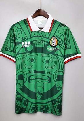 México 1998 (primeiro uniforme) - com uma estampa de referência aos Aztecas, uma gola polo branca e o acabamento das mangas, essa camisa foi considerada pelo site como uma das mais bonitas da história da seleção mexicana.