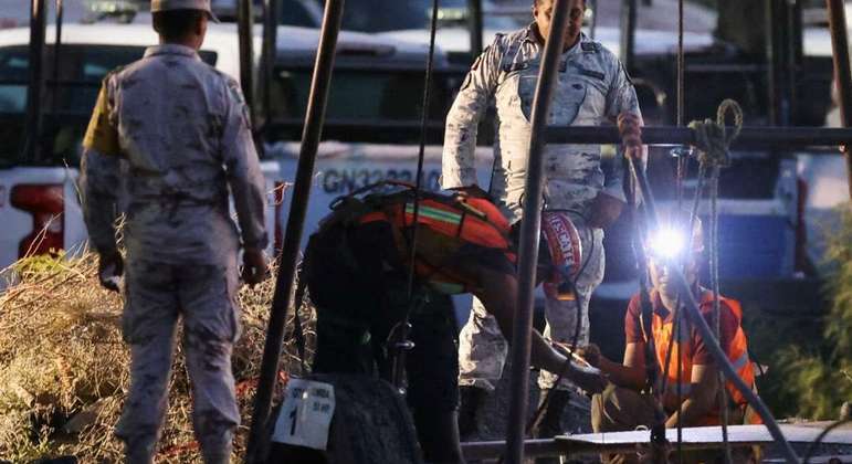 México: Inundação atrasa resgate dos 10 homens presos na mina