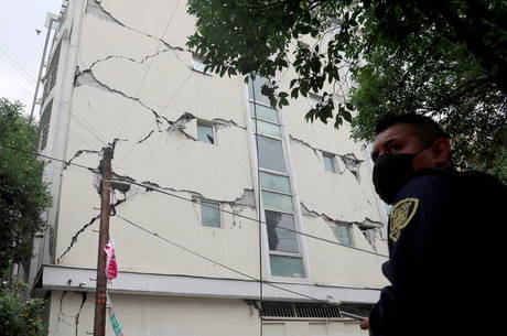 Pelo menos 6 pessoas morreram em terremoto
