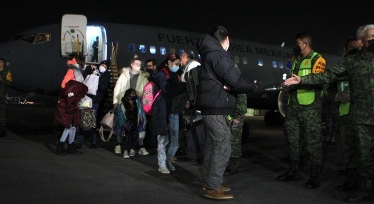 Passageiros que estavam na Ucrânia desembarcam no México