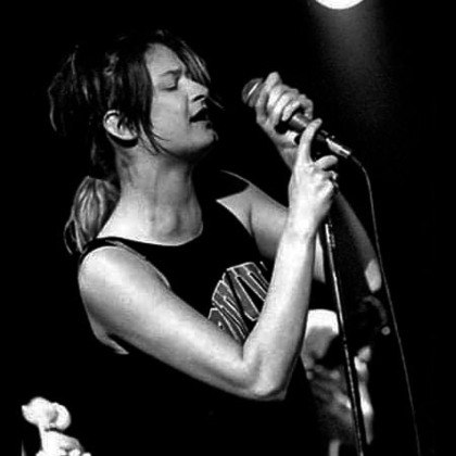 Mia Zapata - Cantora americana, vocalista da banda grunge The Gits - Morreu em 7/7/1993 - Assassinada.  