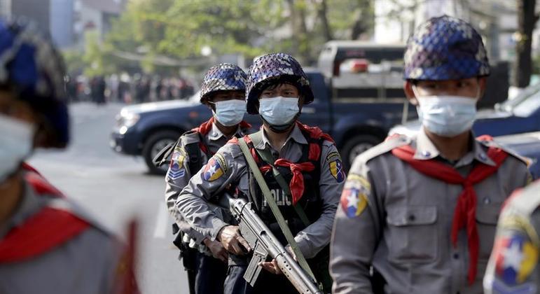 Militares de Mianmar aumentam repressão aos manifestantes contra o golpe
