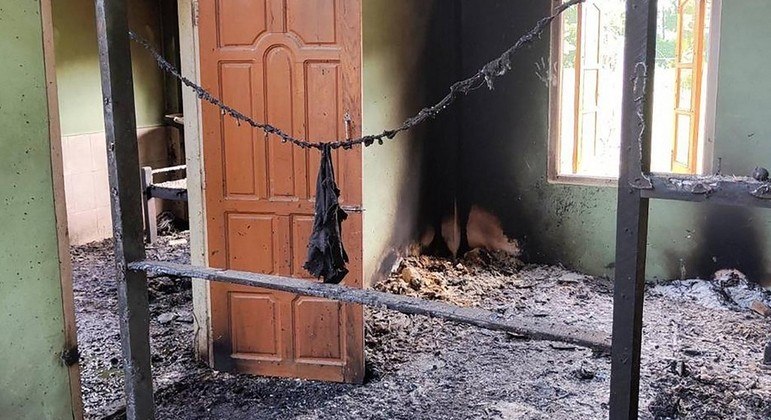 Escola ficou destruída após bombardeio das forças militares de Mianmar
