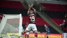 Diretoria do Corinthians eufórica. Encontrou o substituto de Willian. Michael, ex-Flamengo. Negociação está adiantada