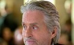 O ator Michael Douglas é outro que possui relação com o rei Edward 3º, o que o torna primo de 19° grau da rainha Elizabeth 2ª