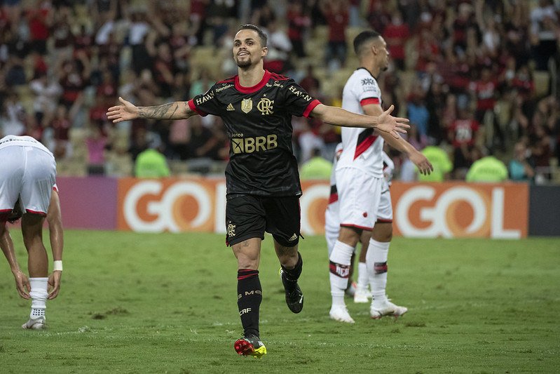 Michael vive excelente fase. Exalando confiança. Marcou os dois gols ontem contra o Atlético Goianiense