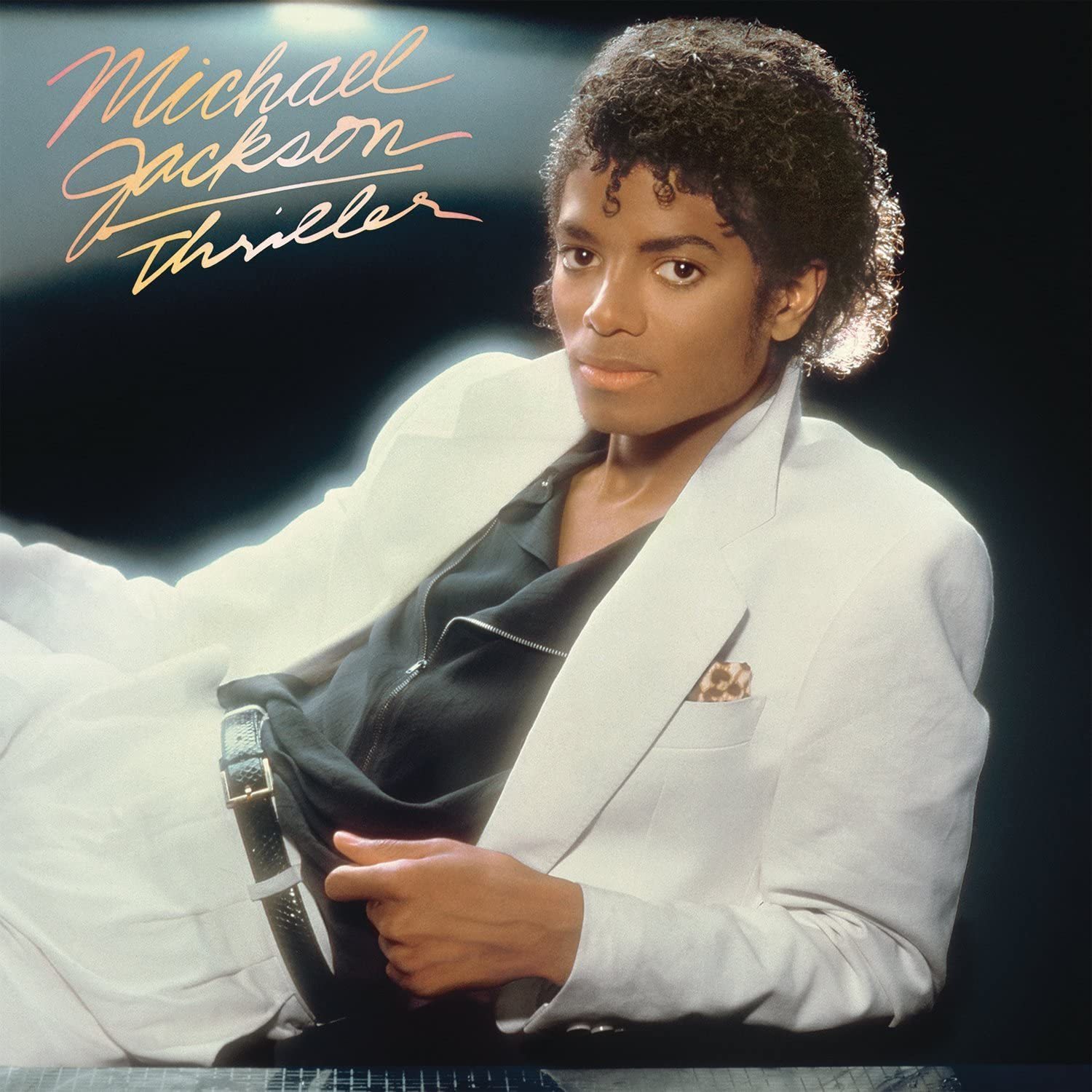 Michael Jackson com seu blazer na capa de Thriller, seu novo trabalho