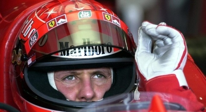 Michael Schumacher ficou em primeiro, com ex-diretor Bernie Ecclestone em segundo