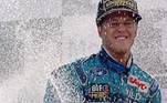 Michael SchumacherNo ano seguinte, ainda na escuderia italiana, venceu o bicampeonato, com um título consecutivo. No ano seguinte, tornou-se piloto da Ferrari e venceu mais cinco títulos (2000, 2001, 2002, 2003 e 2004)