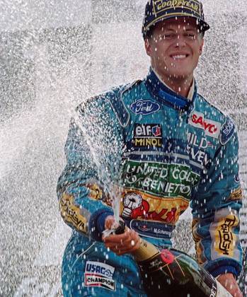 Michael SchumacherNo ano seguinte, ainda na escuderia italiana, venceu o bicampeonato, com um título consecutivo. No ano seguinte, tornou-se piloto da Ferrari e venceu mais cinco títulos (2000, 2001, 2002, 2003 e 2004)