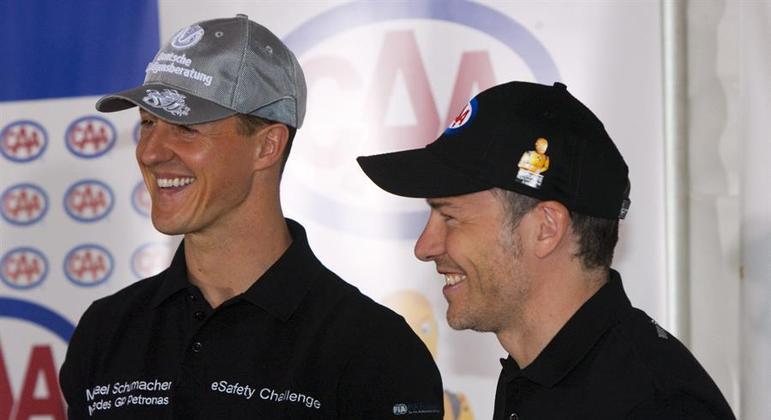 Schumacher e Villeneuve disputaram um título ponto a ponto