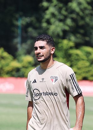 Michel Araujo treinando pelo São Paulo