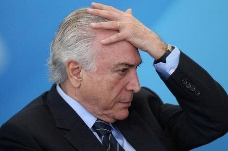 Réu, Temer é impedido de usar passaporte diplomático