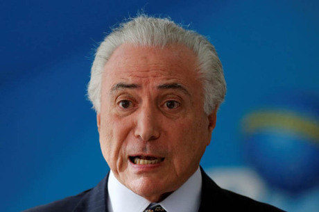 Temer: "Se Deus quiser, Bolsonaro passará bem"