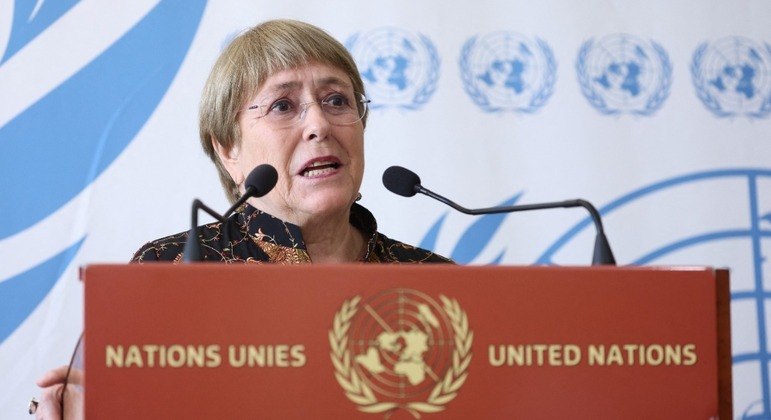 Michelle Bachelet, alta-comissária da ONU para os Direitos Humanos, fala à mídia, em Genebra