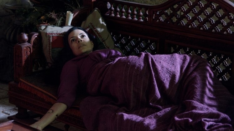 Morte de Maaca em A Consequência, por Ricky Tavares  Após tomar o reino de Israel em um golpe, Absalão (Ricky Tavares) teve que lidar com a perda da mãe, morta por Aitofel (Marcos Winter) após o ancião se ver sem prestígio nos conselhos ao rebelde. 'Foi onde o Absalão perdeu o chão dele, pois achava que a mãe estava ao seu do lado', contou o ator, que na época da exibição da cena destacou a perda de Maaca (Michelle Martins) como um duro golpe para o personagem: 'Foi a primeira vez que a gente viu um Absalão totalmente vulnerável, pois, até então, o público o via sem medo, muito corajoso. Quando a Maaca morre, ele deixa a raiva tomar conta e manda procurar o Aitofel'.