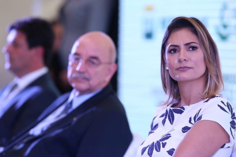 Bastidores Da Demissao Michelle Bolsonaro Se Solidarizou Com Terra Prisma R7 R7 Planalto