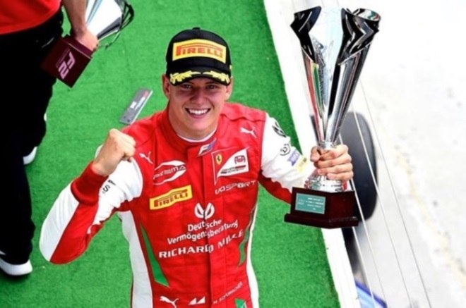 Mick Schumacher está pronto. Filho do heptacampeão mundial na principal categoria do automobilismo mundial, o piloto, atualmente na Fórmula 2, está no aguardo por uma oportunidade na Fórmula 1