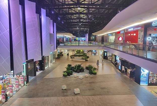 Mid Valley Mega Mall (Kuala Lumpur, Malásia) - O terreno escolhido para sua construção era um pântano, o que exigiu longo e árduo trabalho da engenharia para torná-lo apropriado. 