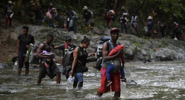 Haitianos cruzam toda a América em direção aos Estados Unidos