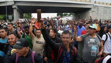 Milhares de migrantes saem em caravana do sul do México rumo aos EUA