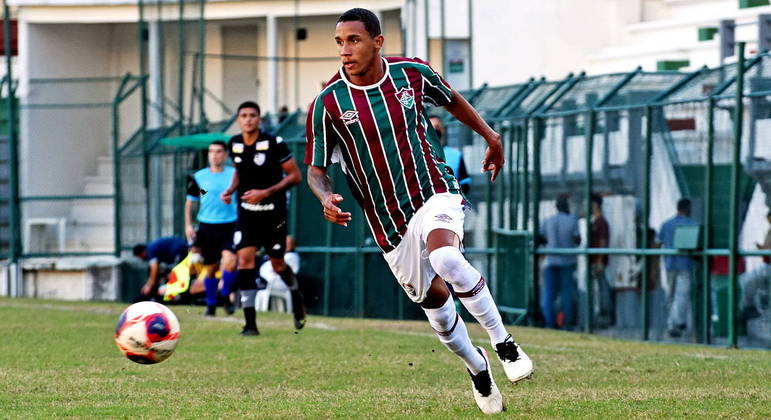 Miguel Vinícius em ação pelo Fluminense no Campeonato Carioca Sub-20 contra o Botafogo 