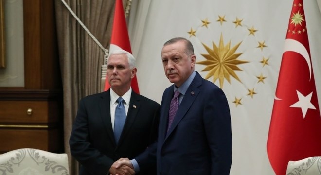 Vice-presidente dos EUA, Mike Pence, e o presidente turco, Recep Tayyip Erdogan