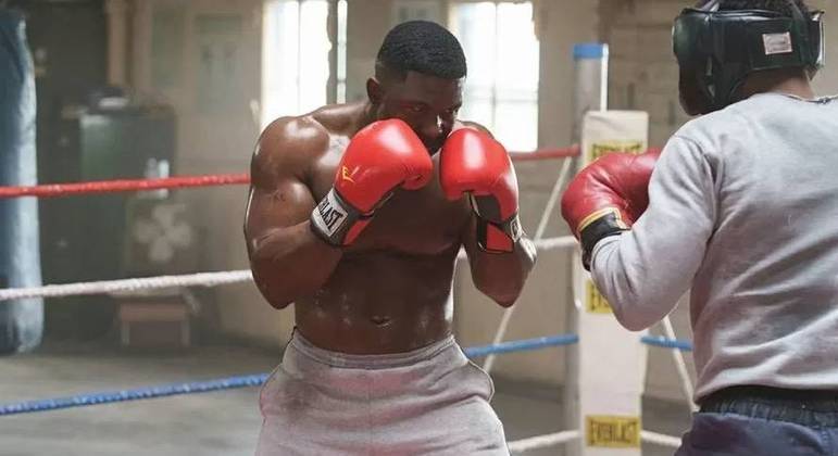 Trevante Rhodes como Mike Tyson em Mike: Além de Tyson