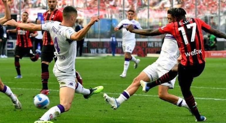 O momento do arremate de Rafael Leão, Milan 1 X 0 Fiorentina