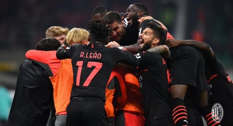 Milan 3 X 2 Verona. e a comemoração da liderança talvez provisória
