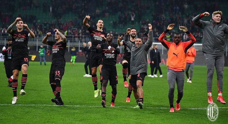 A celebração do Milan pelos 3 X 2 sobre o Verona
