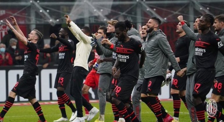 O Milan, vibração pela vitória, apertadinha, sobre o Torino