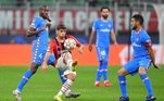 Milan 1x2 Atlético de MadriO Milan perdeu para o Atlético de Madri por 2 a 1 no San Siro pela segunda rodada do Grupo B. A equipe italiana controlou todo o primeiro tempo e abriu o placar com Rafael Leão