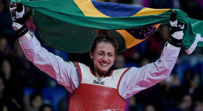 Milena é a 1ª mulher brasileira da categoria a levar medalha de ouro no Pan