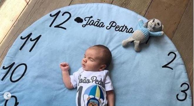milena toscano bebe um mes