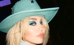 Miley Cyrus decidiu largar as drogas e o álcool por medo em 2019, quando estava prestes a completar 27 anos. O receio era fazer parte do 
