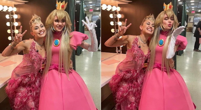 Miley Cyrus e Grimes posaram juntas nos bastidores do 'Saturday Night Live'