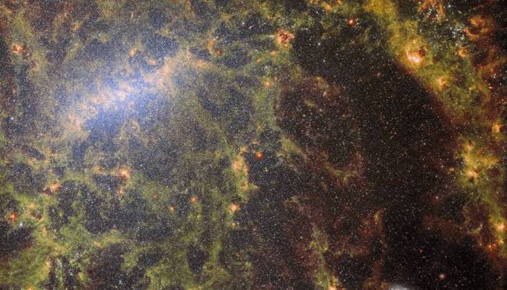 Fotografia aproximada da galáxia NGC 5068, conglomerado de estrelas que fica a 17 milhões de anos luz da Terra. Na imagem é possível observar seu núcleo e parte de um de seus braçosCONTINUE POR AQUI: Robôs, guerras, aliens, vulcões e buracos negros: veja as hipóteses mais malucas para o fim do mundo
