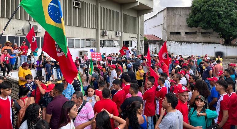 Militantes do MST invadem sede do Incra, em Fortaleza