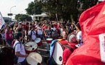 militantes esperam Lula em Congonhas