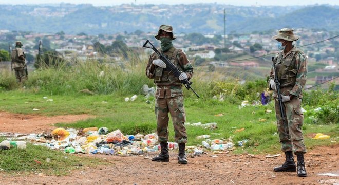 A África do Sul enviou o Exército às ruas para reforçar a quarentena