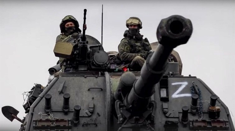 Militares russos marcham em direção à Kiev