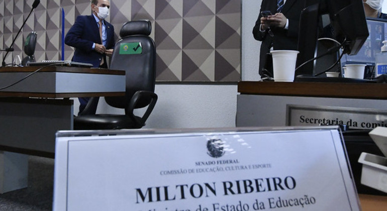 Ex-ministro não comparecer à oitiva em comissão do Senado